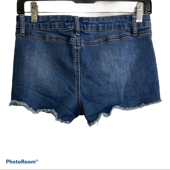 COPY - Romeo +Juliet couture floral jean shorts Embroidery Size Small denim sho… - Picture 5 of 7